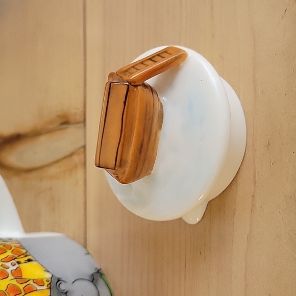 Noah's Ark Teapot by Paul Cardew 2008 - Picture 4 of 7